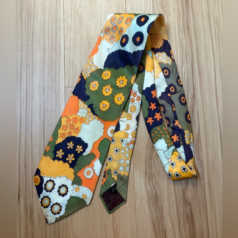 Groovy Vintage 1970s Floral Mens Wide Necktie